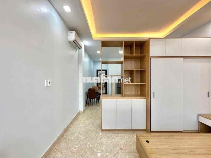 1 PHÒNG NGỦ 35m2  CÓ BAN CÔNG THANG MÁY NGAY TOÀ NHÀ VIETELL