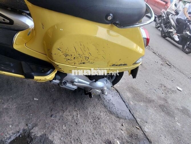 PIAGGIO VESPA LX 125 VÀNG Ý