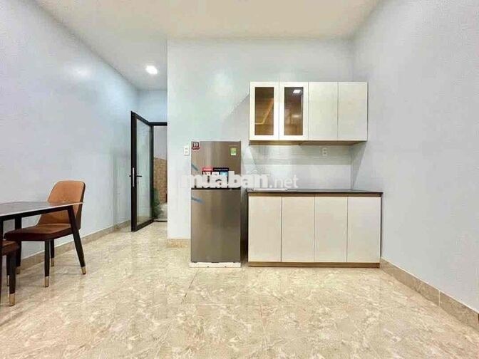 1 PHÒNG NGỦ 35m2  CÓ BAN CÔNG THANG MÁY NGAY TOÀ NHÀ VIETELL