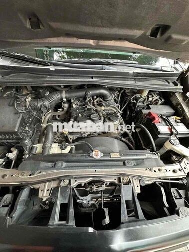 Toyota Innova 2016 2.0E vàng đồng ánh kim