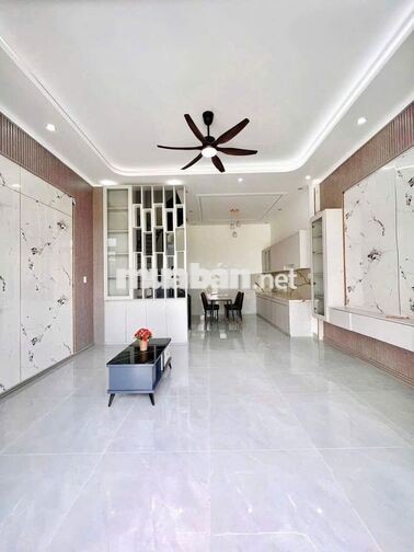 Nhà Lầu Chính Chủ Hoàn Công Phước Tân Đối Diện Sân Golf Long Thành