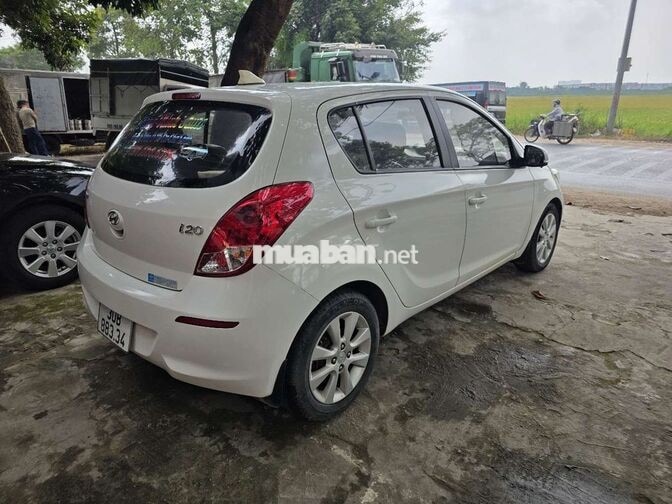 Hyundai i20 2013 1.4AT trắng