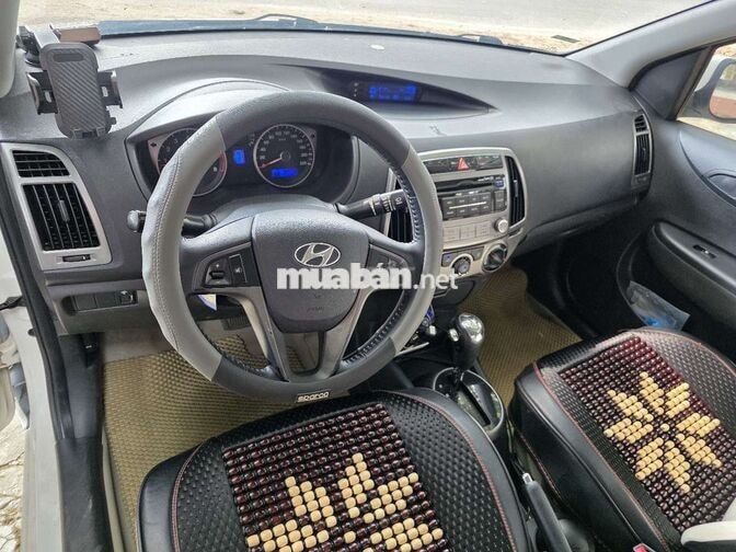 Hyundai i20 2013 1.4AT trắng