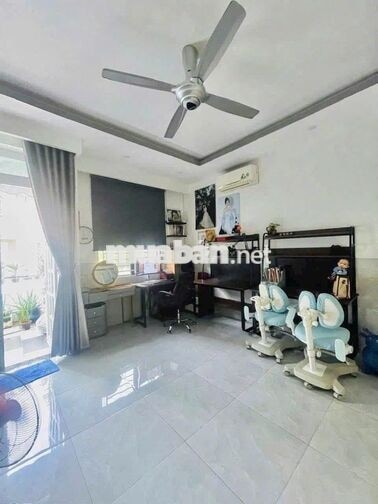 NHÀ 1 TRỆT 3 LẦU 5PN 3WC - HẺM 520 QUỐC LỘ 13 - ĐỐI DIỆN VẠN PHÚC