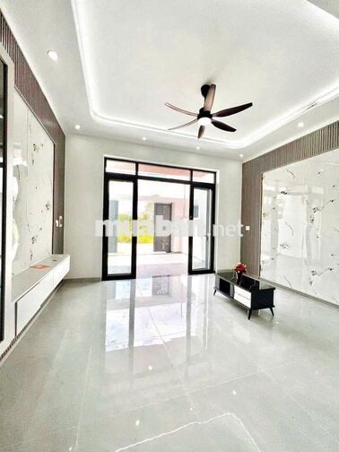 Nhà Lầu Chính Chủ Hoàn Công Phước Tân Đối Diện Sân Golf Long Thành