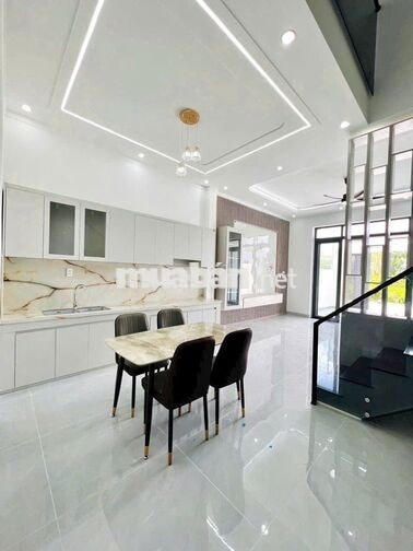 Nhà Lầu Chính Chủ Hoàn Công Phước Tân Đối Diện Sân Golf Long Thành