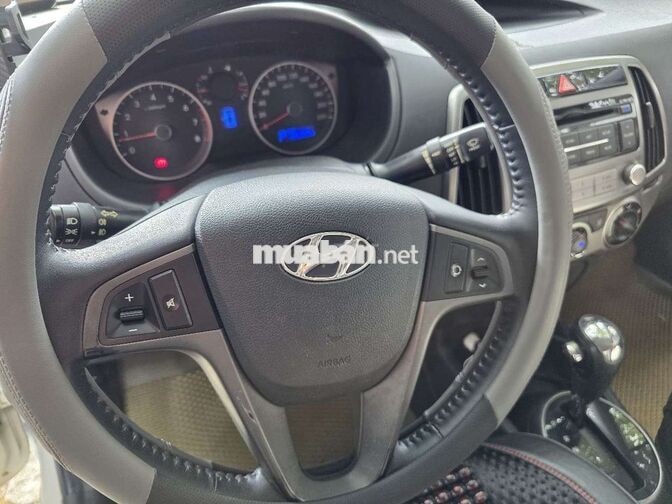 Hyundai i20 2013 1.4AT trắng