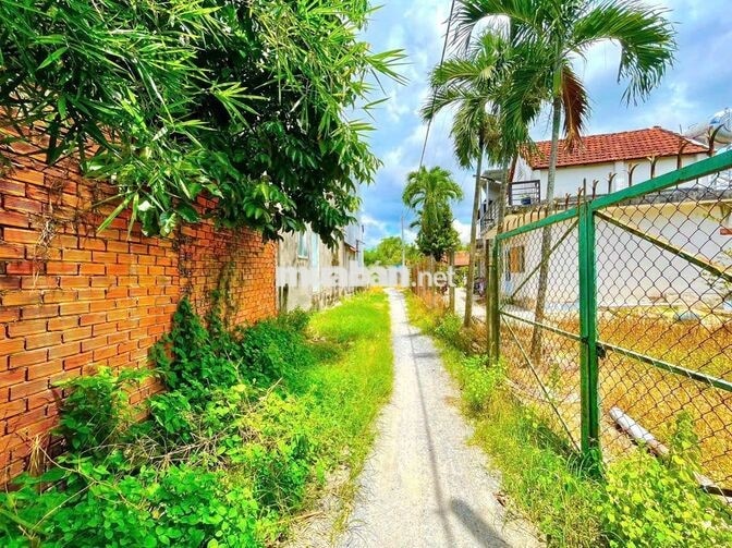 BÁN ĐẤT KÈM NHÀ CŨ ĐƯỜNG TỈNH LỘ 7 SỔ HỒNG RIÊNG 125M2