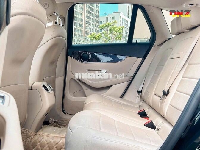 MERCEDES GLC200 Sport model 2021