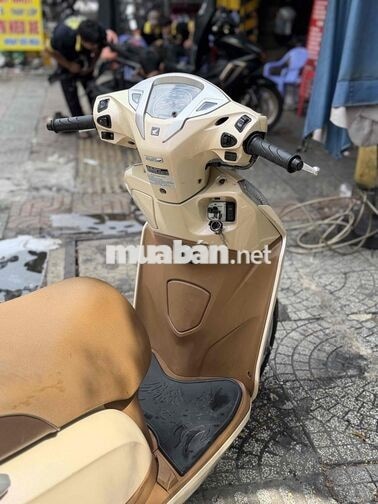 Honda Lead 2014 màu Vàng kem