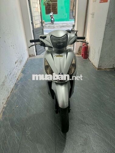 Honda Vision 2017 màu bạc
