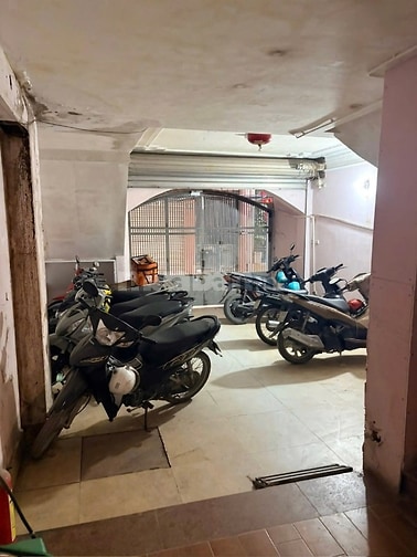 Bán nhà Nguyễn Phúc Lai sát phố mới La Thành, Dt 65m2, 4t, mt 5.1m.