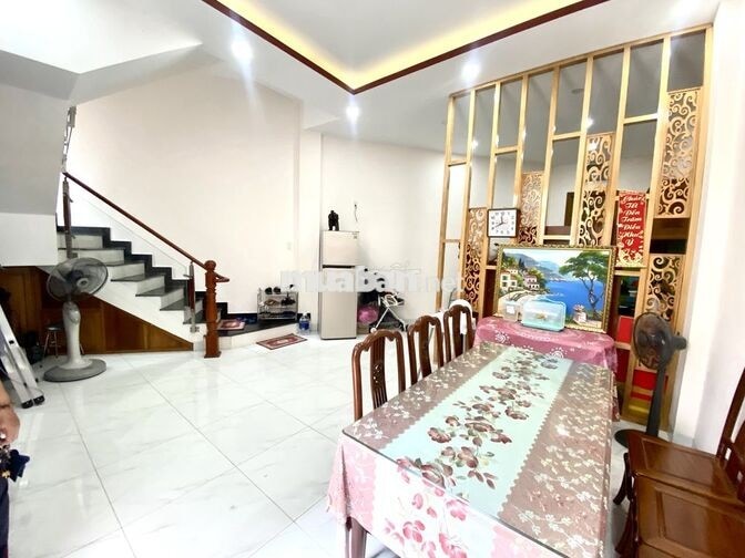 CHO THUÊ NHÀ ĐẸP 4 PHÒNG KHÁCH SẠN GẦN BIỂN GIÁ  30 TRIỆU/ Tháng