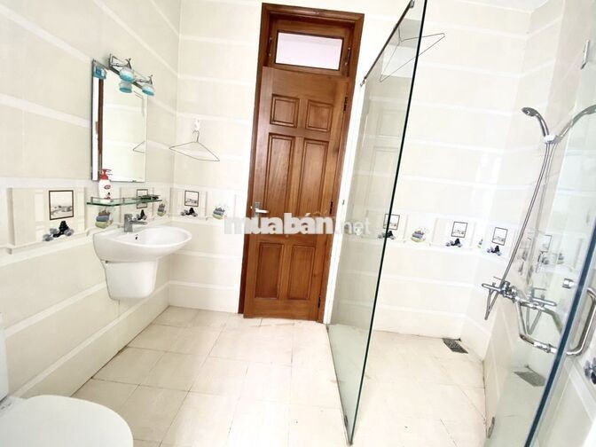 CHO THUÊ NHÀ ĐẸP 4 PHÒNG KHÁCH SẠN GẦN BIỂN GIÁ  30 TRIỆU/ Tháng