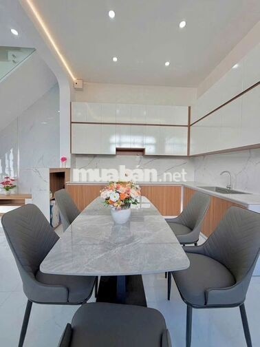 Cô chú sang Mỹ nên bán lại căn nhà gần Đ. Đồng Khởi. Giá 1ty750 