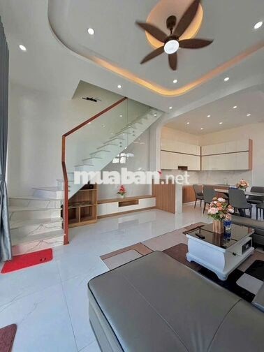 Cô chú sang Mỹ nên bán lại căn nhà gần Đ. Đồng Khởi. Giá 1ty750 