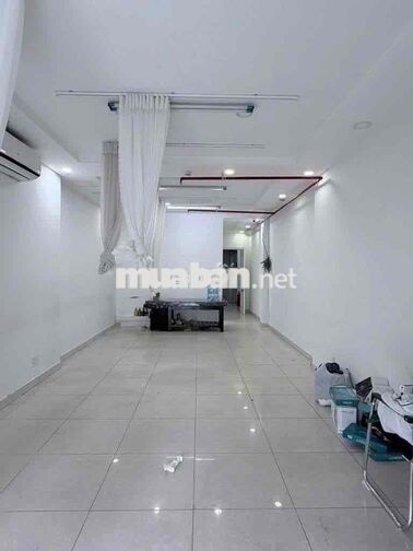 Cho thuê toà nhà mặt tiền 8 tầng Bình Thạnh chỉ 70tr