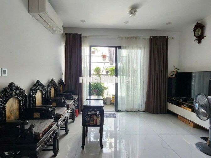Căn hộ có sổ hồng riêng, rộng rãi, an ninh. tầng cao View Đầm Sen đẹp.