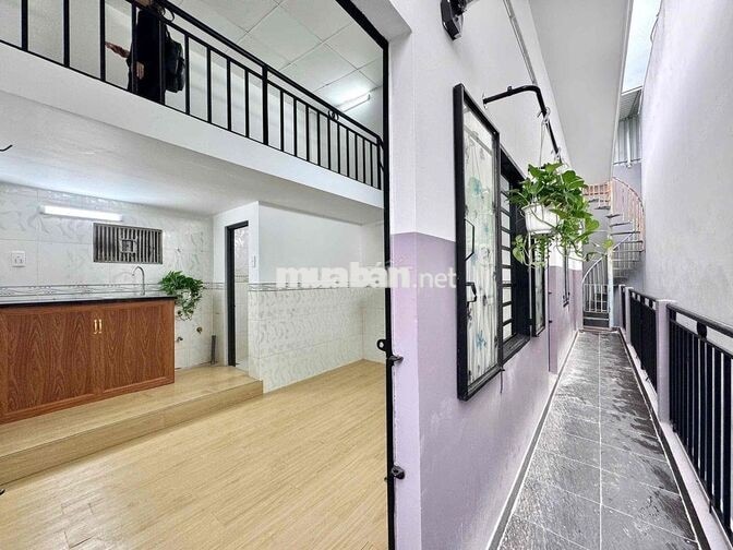 Cho thuê phòng gác cửa sổ trời máy lạnh gần VHU Bình Long Hoà Bình