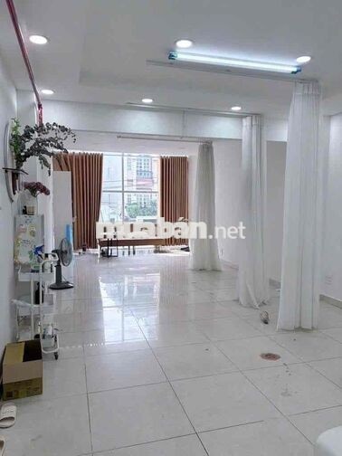 Cho thuê toà nhà mặt tiền 8 tầng Bình Thạnh chỉ 70tr