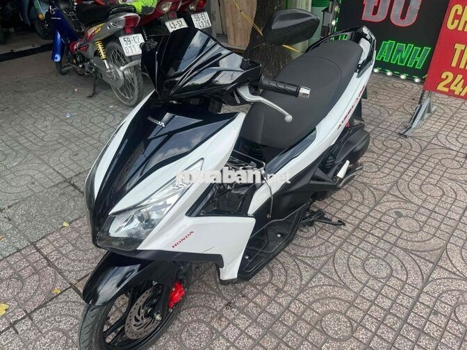 Honda Air Blade 2013 màu trắng đen