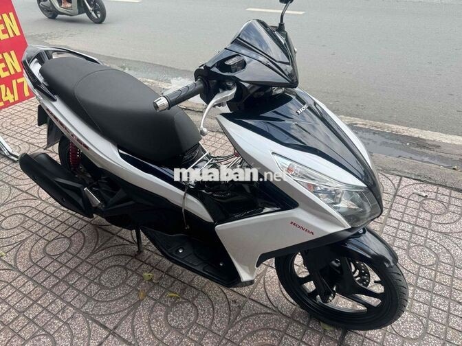 Honda Air Blade 2013 màu trắng đen