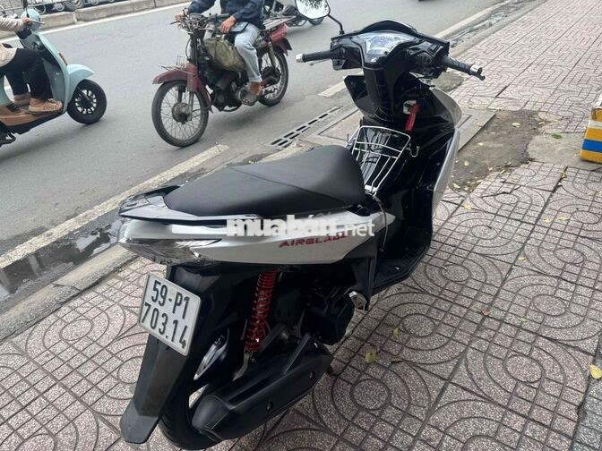 Honda Air Blade 2013 màu trắng đen