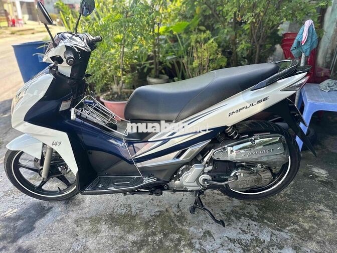 Suzuki Impulse 2016 trắng xanh