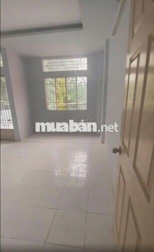 Nhà nguyên căn, trệt, lầu, hẽm 2 ô tô tránh nhau