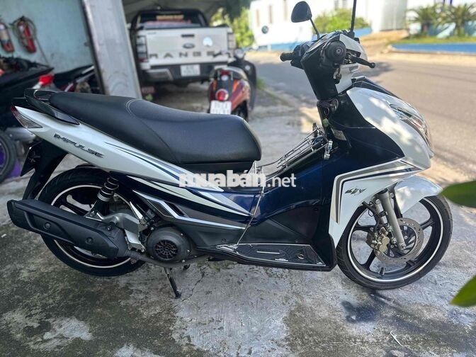Suzuki Impulse 2016 trắng xanh