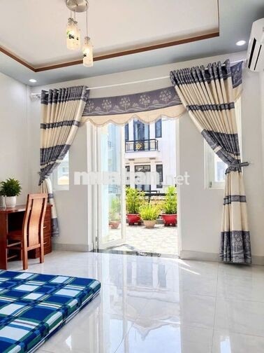CHO THUÊ NHÀ 3 LẦU MỚI ĐẸP FULL NỘI THẤT HẺM ĐƯỜNG HUỲNH THỊ HAI Q12 