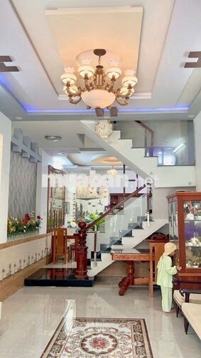CHO THUÊ NHÀ 3 LẦU MỚI ĐẸP FULL NỘI THẤT HẺM ĐƯỜNG HUỲNH THỊ HAI Q12 