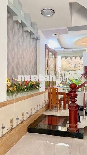 CHO THUÊ NHÀ 3 LẦU MỚI ĐẸP FULL NỘI THẤT HẺM ĐƯỜNG HUỲNH THỊ HAI Q12 