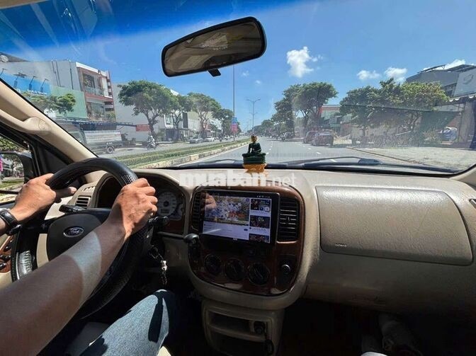 Ford Escape SUV 5 chỗ màu đen