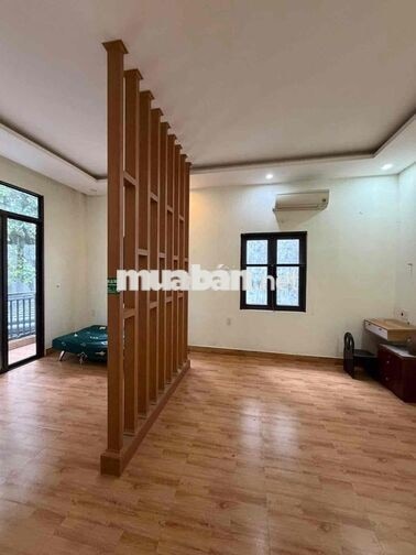Cho thuê nhà sân vườn 2 tầng ĐỐNG ĐA, Hải Châu. Rộng Rãi như hình.