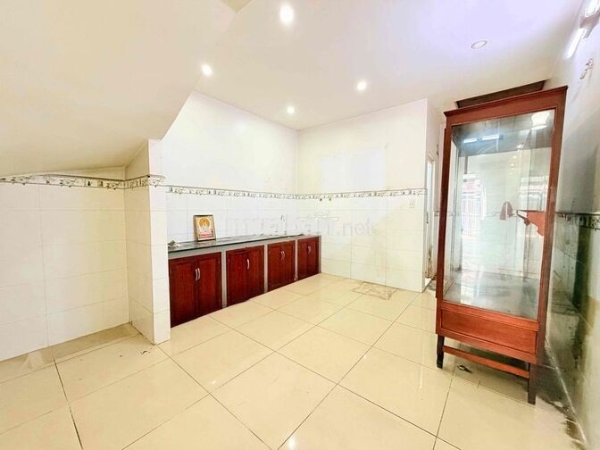 NHÀ HẺM XE HƠI CHÍNH CHỦ NGAY CHỢ GẤU 3 T 490