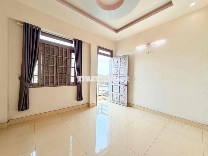 NHÀ HẺM XE HƠI CHÍNH CHỦ NGAY CHỢ GẤU 3 T 490