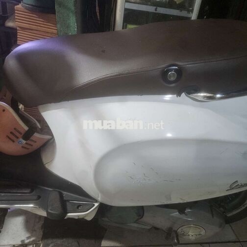 Vespa Sprint màu trắng