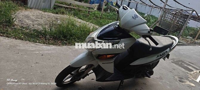 Honda Click màu Trắng