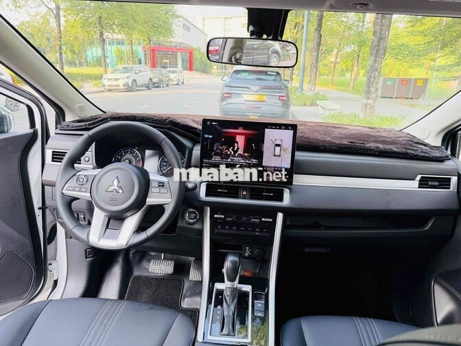 Mitsubishi Xpander 2024 Premium Trắng