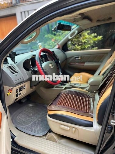 Toyota Fortuner 2.7V , 2 cầu số tự động