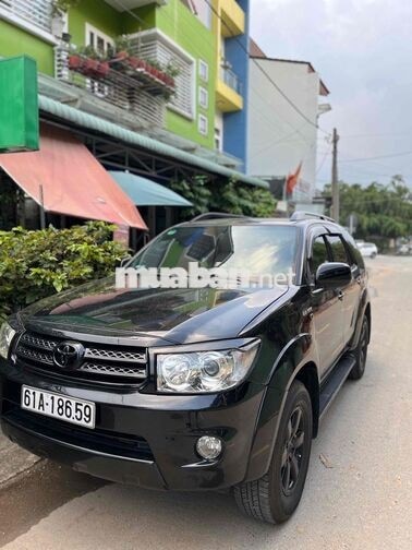 Toyota Fortuner 2.7V , 2 cầu số tự động