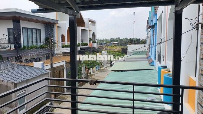 Nhà lầu 2 tầng Khu công nghiệp Cầu Tràm, sát mặt tiền đường DT826 