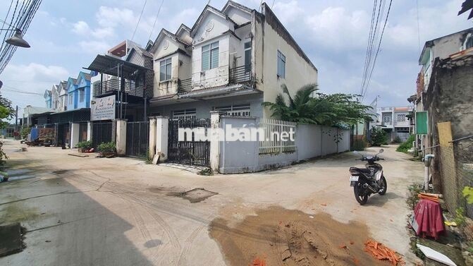 Nhà lầu 2 tầng Khu công nghiệp Cầu Tràm, sát mặt tiền đường DT826 