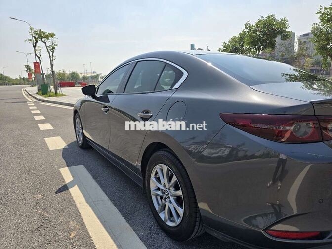 Mazda 3 Luxury 2023 Xám 16000 km