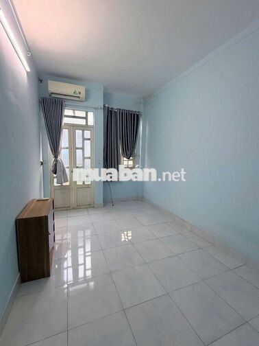 Nhà 1 lầu 3×10 , có 2pn 2wc gần chợ HT13, Q12
