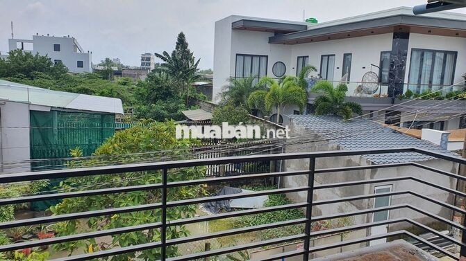 Nhà lầu 2 tầng Khu công nghiệp Cầu Tràm, sát mặt tiền đường DT826 