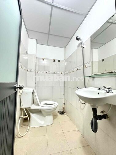 DUPLEX GÁC GỖ RỘNG THOÁNG GIÁ HSSV TẠI TÂN BÌNH