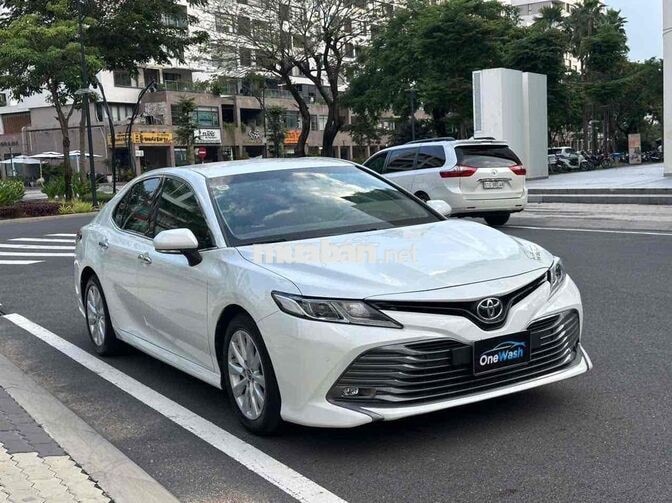 Toyota Camry 2021 2.0G 3.2 vạn km Trắng