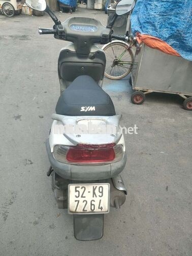 SYM Attila màu trắng